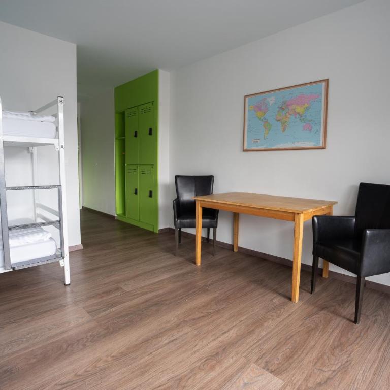 Nyon Hostel - Economy Vierbettzimmer mit Bad - 3
