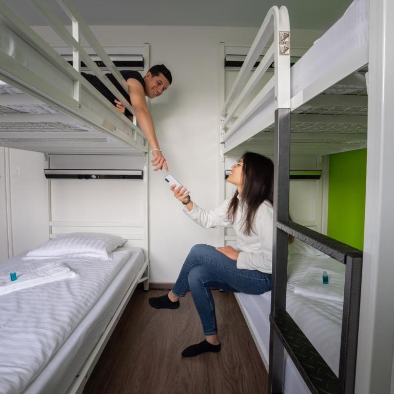 Nyon Hostel - Suite mit Balkon - 10