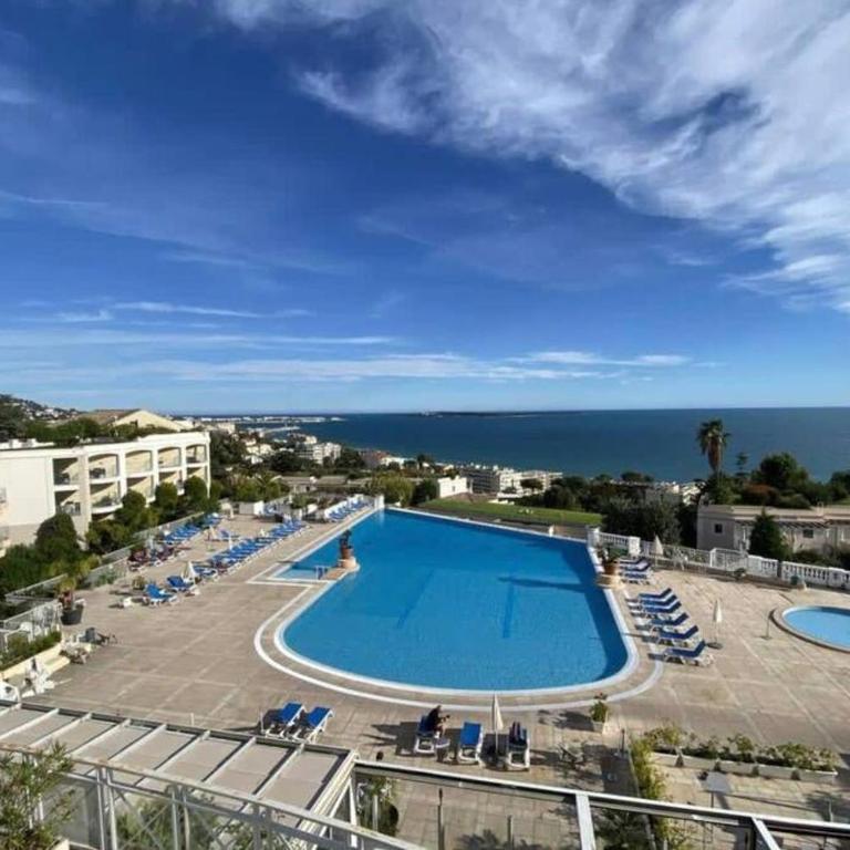 C021 Lumineux appartement avec Terrasse et Piscine - Apartment mit Meerblick - 5