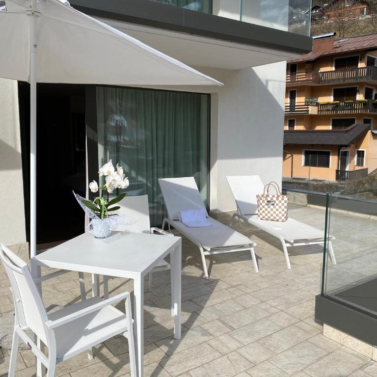 Dolomeet Boutique Hotel - Deluxe Double or Twin Room with Terrace - 2