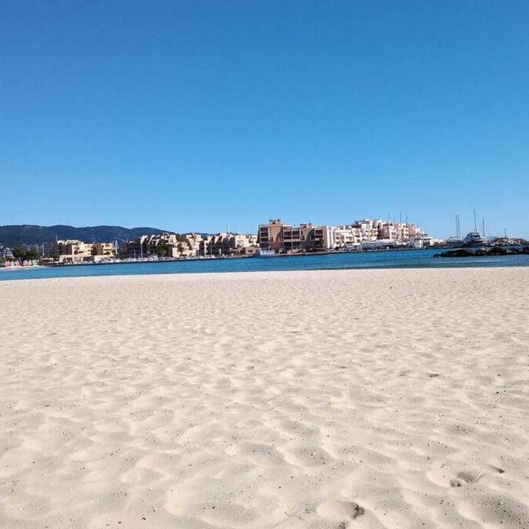 FACE MER ENTRE PLAGE ET MARINA - Monolocale con Vista Mare - 27