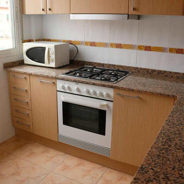 apartemento ideal grupo y familia climatisacion y cerca playa . mongrell - Apartment - 13