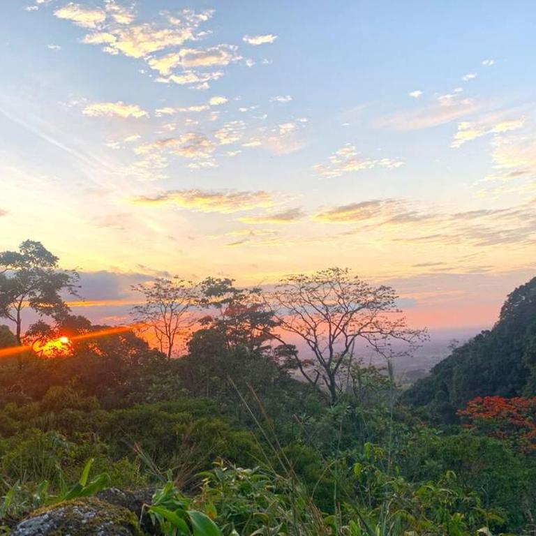 Paraíso en la montaña con cascadas y lago de pesca - Three-Bedroom Chalet - 6