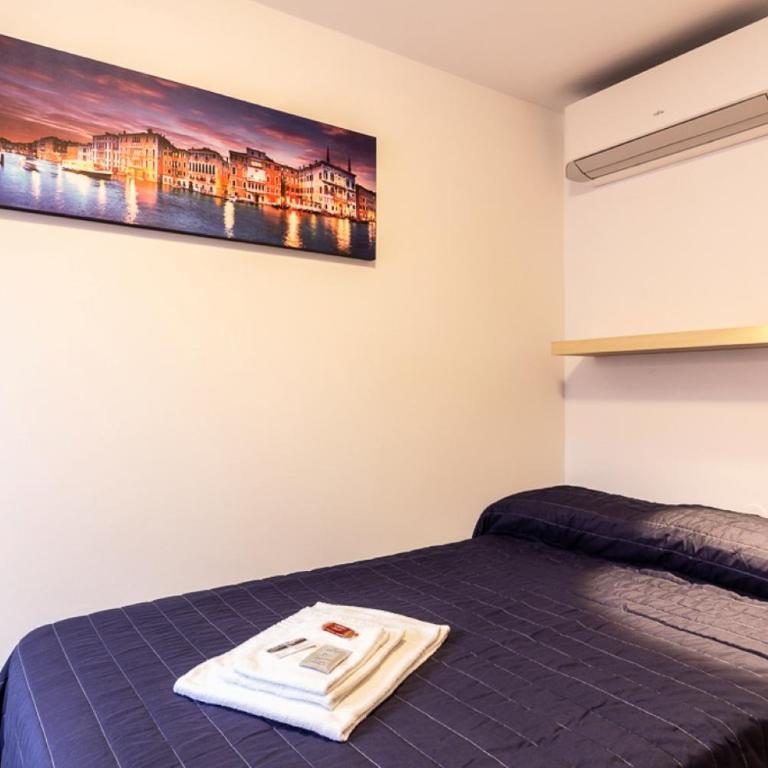 Veneziacentopercento Rooms - Camera Budget con Bagno in Comune - 5