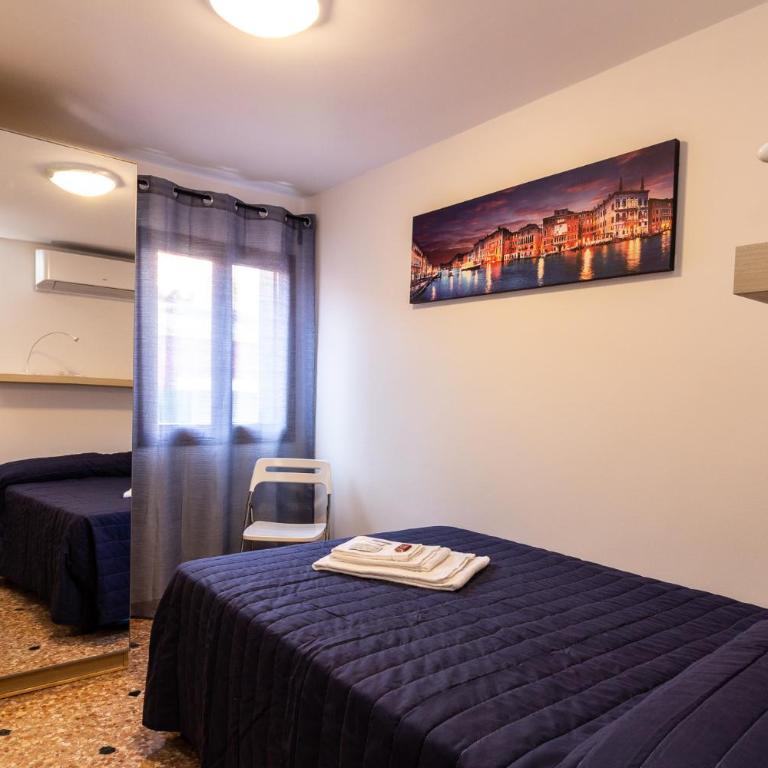 Veneziacentopercento Rooms - Camera Budget con Bagno in Comune - 3