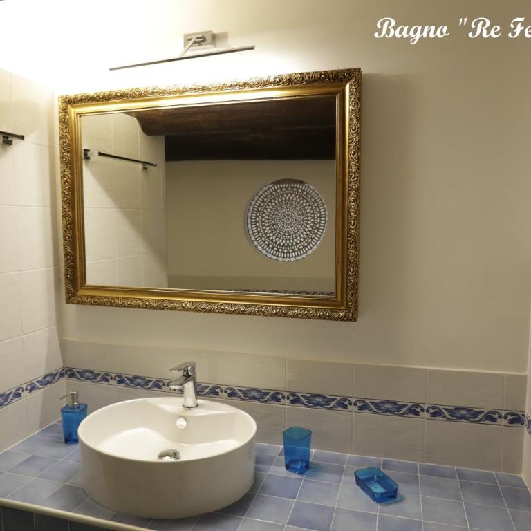 B&B Relais Napoli Reale - Quadruple Room with Private Bathroom - 3