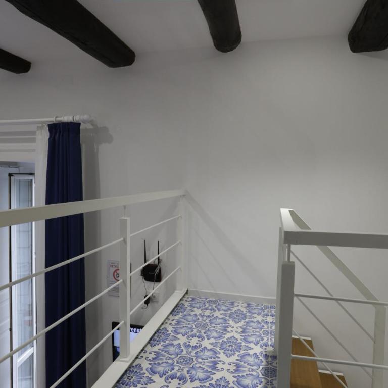 B&B Relais Napoli Reale - Quadruple Room with Private Bathroom - 10