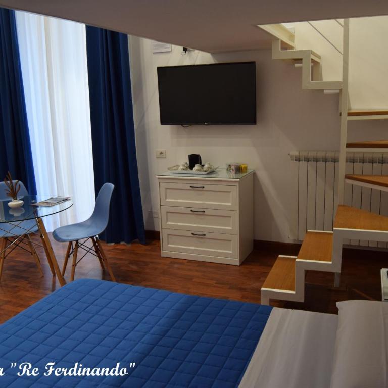 B&B Relais Napoli Reale - Quadruple Room with Private Bathroom - 2