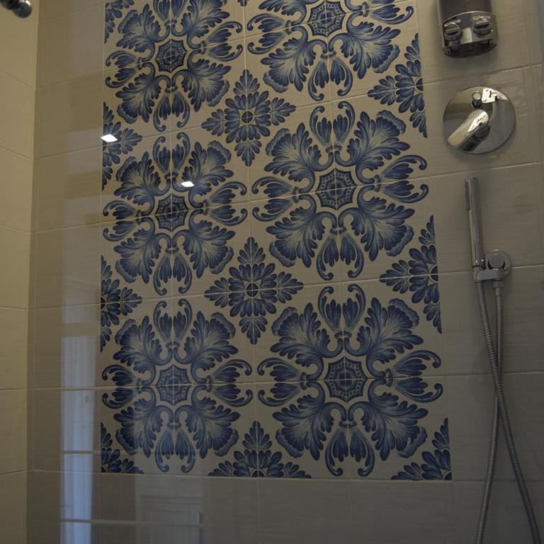 B&B Relais Napoli Reale - Quadruple Room with Private Bathroom - 8