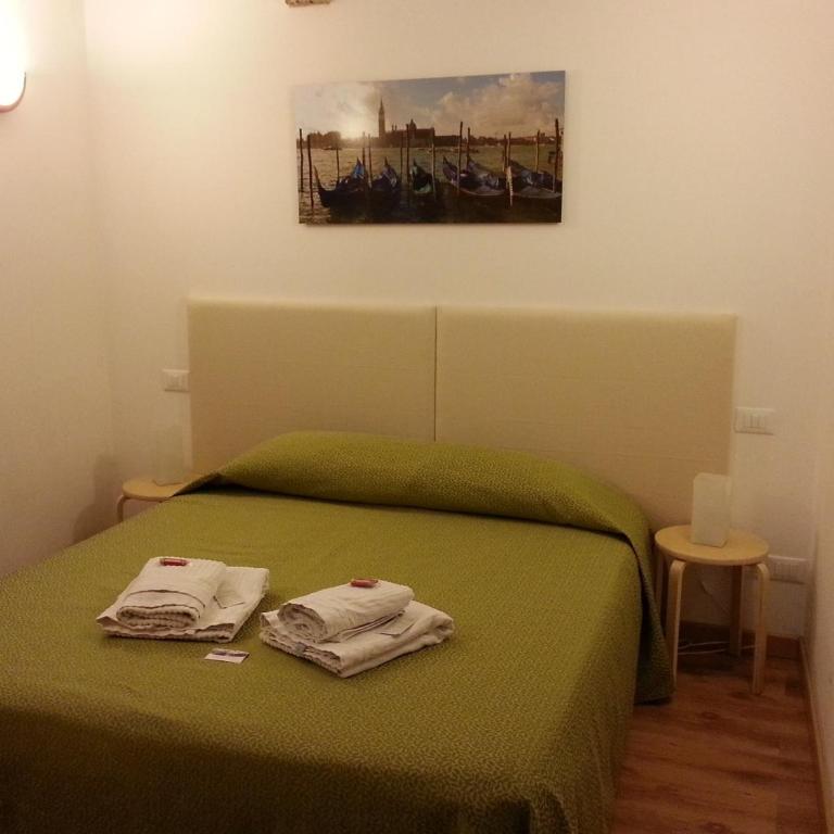 Veneziacentopercento Rooms - Camera Budget con Bagno in Comune - 2