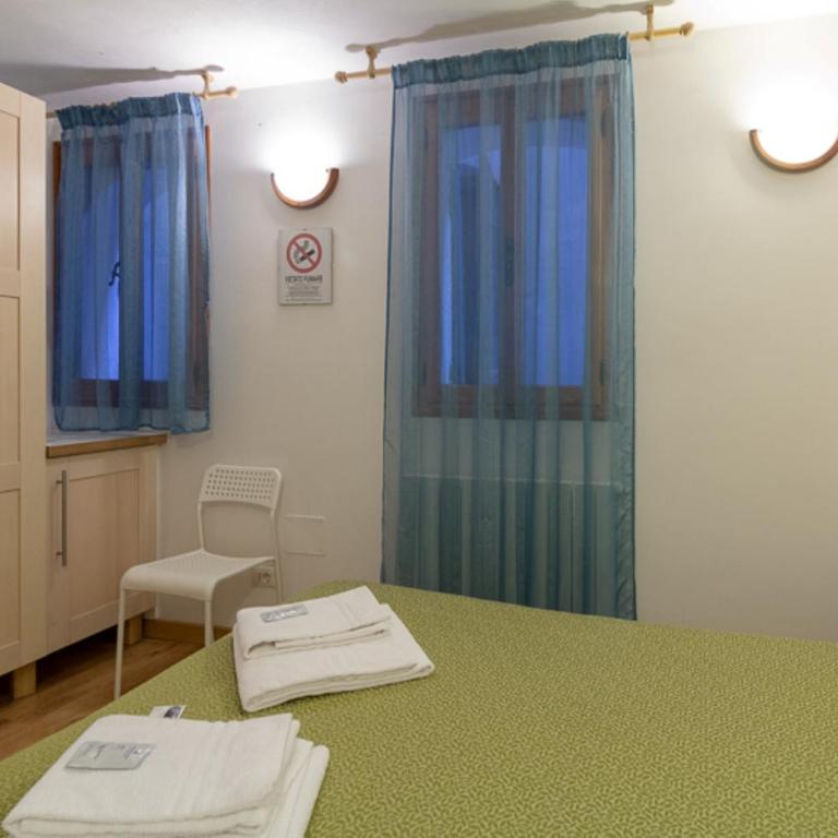 Veneziacentopercento Rooms - Camera Budget con Bagno in Comune - 7