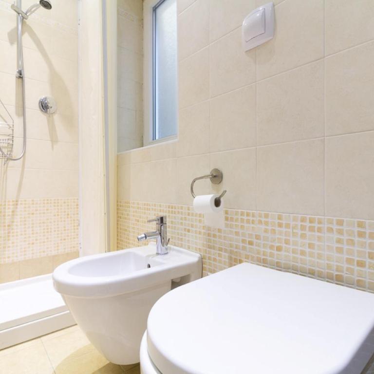 Veneziacentopercento Rooms - Camera Budget con Bagno in Comune - 9