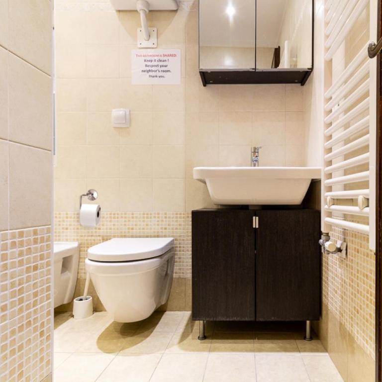 Veneziacentopercento Rooms - Camera Budget con Bagno in Comune - 10