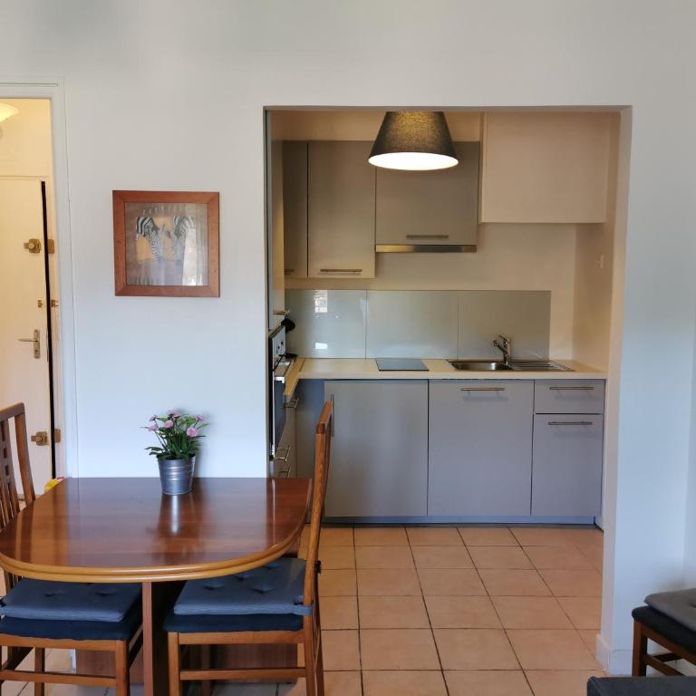 STUDIO 2 étoiles Rénové Proche des THERMES - Appartement 1 Chambre - 3