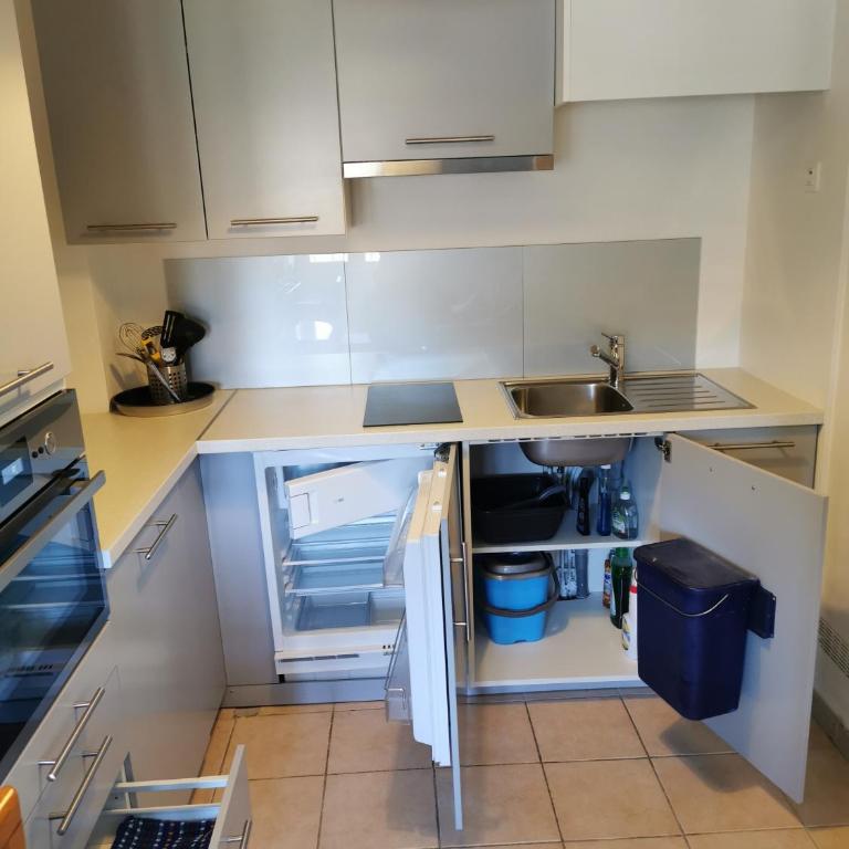 STUDIO 2 étoiles Rénové Proche des THERMES - Appartement 1 Chambre - 10