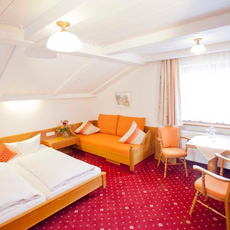 Gästehaus Birkenhof - Großes Doppelzimmer mit Balkon - 3