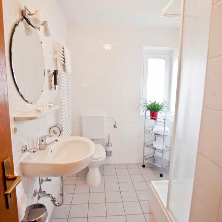 Gästehaus Birkenhof - Großes Doppelzimmer mit Balkon - 4