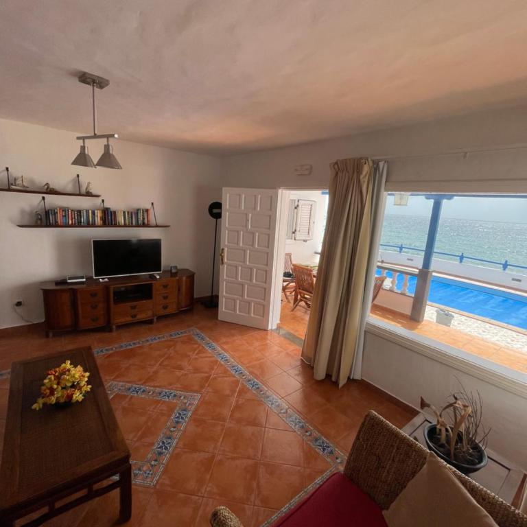 Villa Caleton - Villa - Beach Front - 17