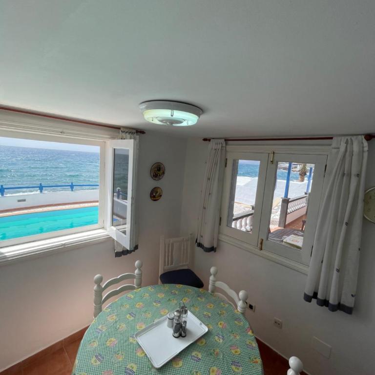 Villa Caleton - Villa - Beach Front - 31
