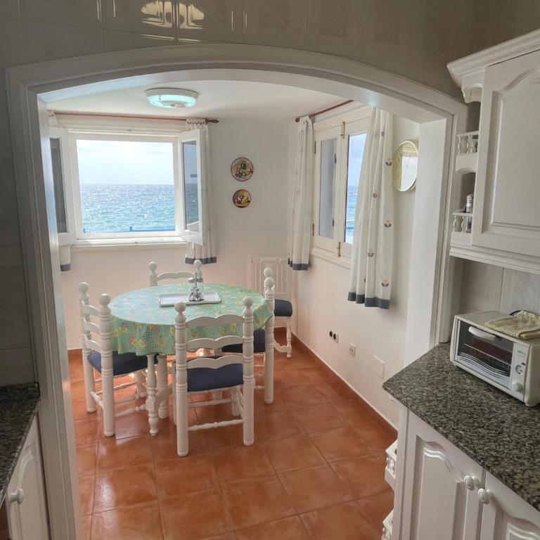 Villa Caleton - Villa - Beach Front - 32
