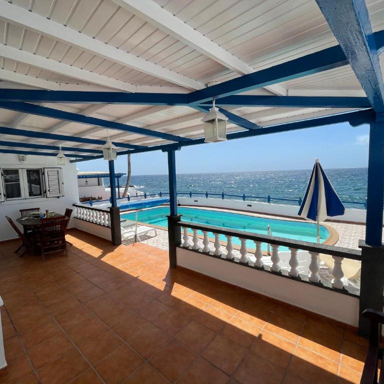 Villa Caleton - Villa - Beach Front - 9
