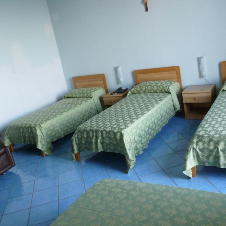 Ancelle Sorrento - Casa d'Accoglienza - Camera Quadrupla - 3