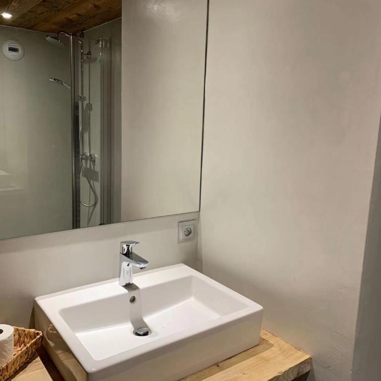 LA JOLIE BERGERE - Appartement avec Balcon - 24