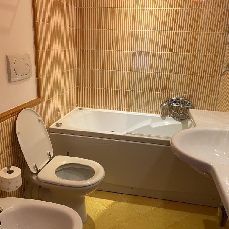 Luna Rossa Roma Guest House - Suite with Hot Tub - 5