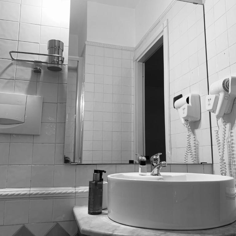 Albergo Delle Regioni, Barberini - Fontana di Trevi - Camera Matrimoniale Superior - 4