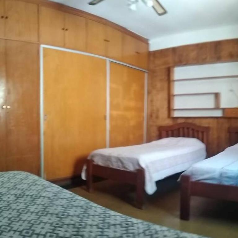 Casa amplia y céntrica para 2-6 personas. Cochera. - Casa de 3 dormitorios - 5