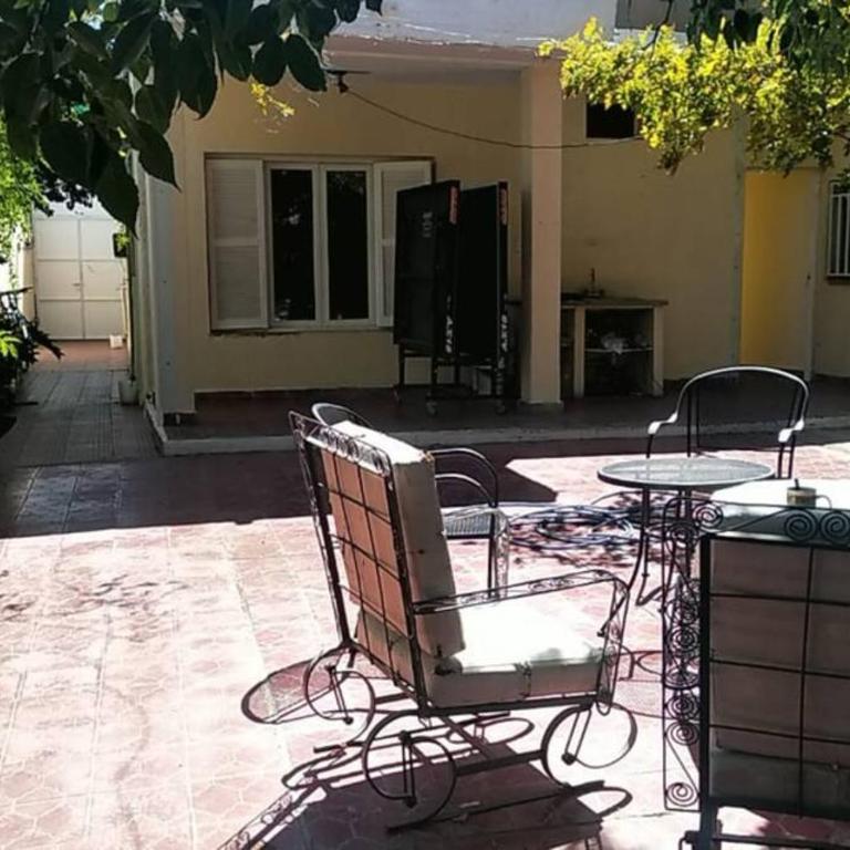 Casa amplia y céntrica para 2-6 personas. Cochera. - Casa de 3 dormitorios - 12