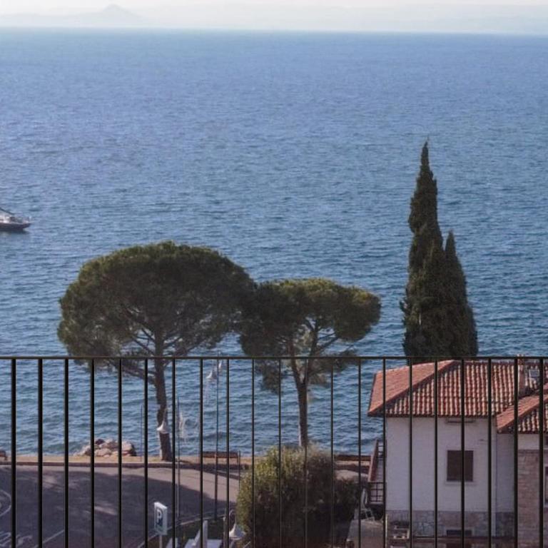 Hotel Al Caminetto – Adults Only, WorldHotels Crafted - Junior King Suite with Terrace and Lake View - Non-Smoking - 3