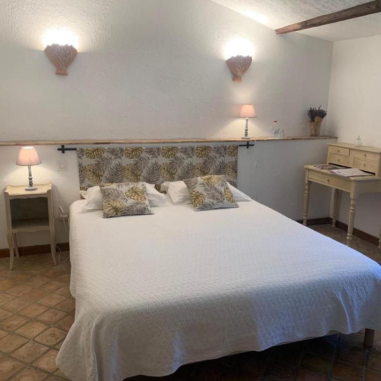 Bastide Sainte Agnès - Chambre Triple avec Salle de Bains Privative - 1