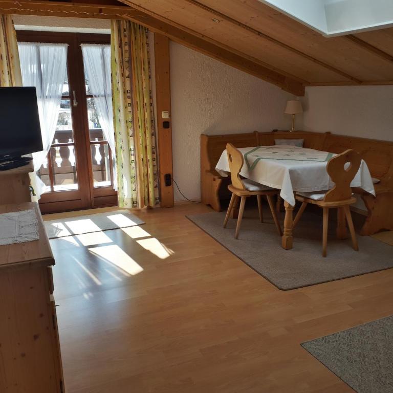Ferienwohnung Rutz inkl. Chiemgaukarte - Apartment mit Balkon - 2