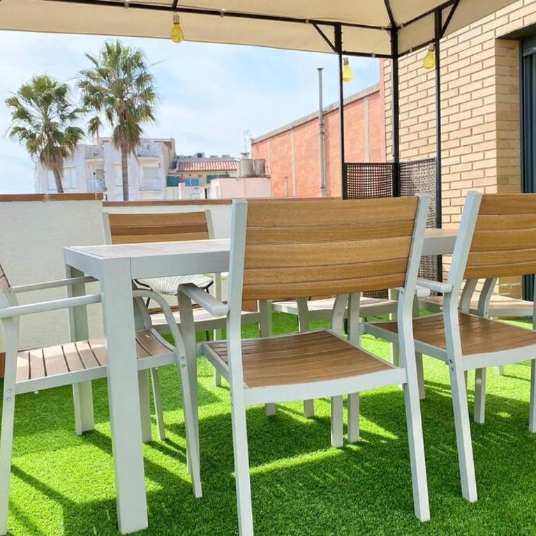 Ático con Vistas al Mar a un Paso del Centro - Apartamento de 2 dormitorios - 66
