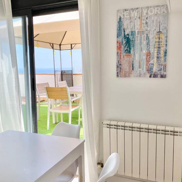 Ático con Vistas al Mar a un Paso del Centro - Apartamento de 2 dormitorios - 70