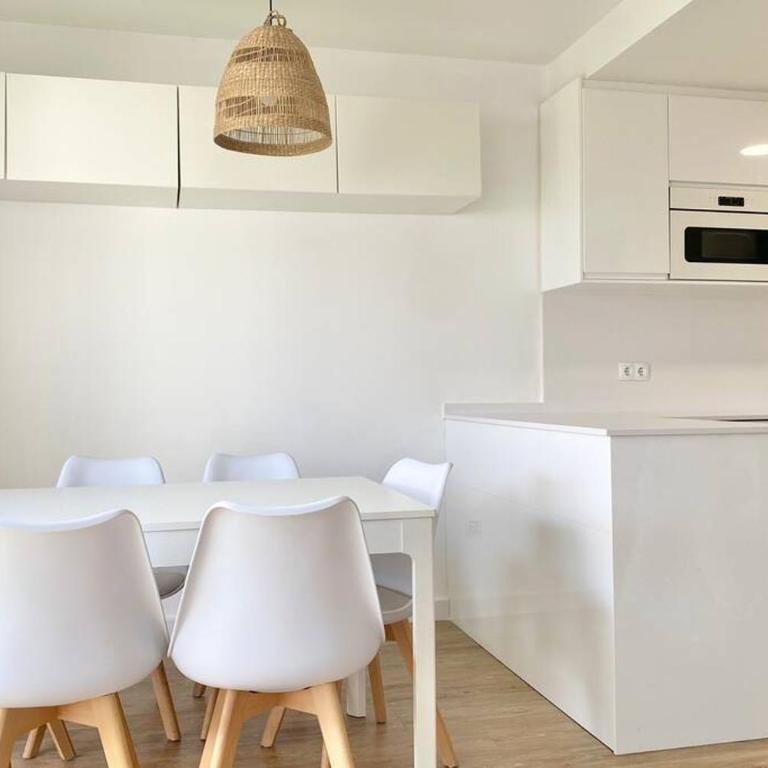Ático con Vistas al Mar a un Paso del Centro - Apartamento de 2 dormitorios - 74
