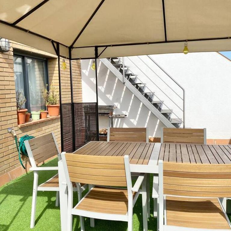 Ático con Vistas al Mar a un Paso del Centro - Apartamento de 2 dormitorios - 76