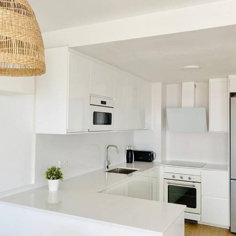 Ático con Vistas al Mar a un Paso del Centro - Apartamento de 2 dormitorios - 81
