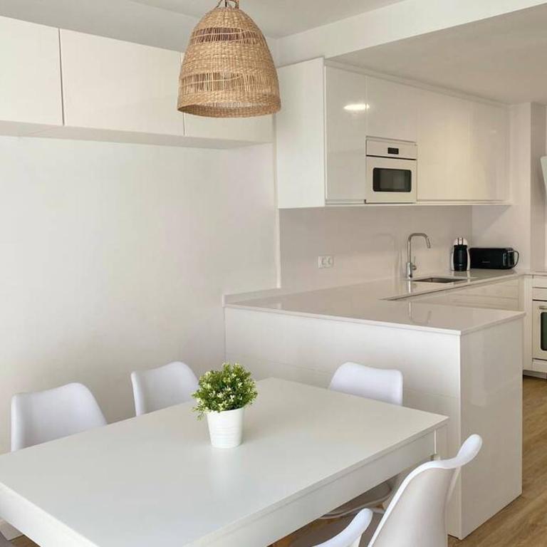 Ático con Vistas al Mar a un Paso del Centro - Apartamento de 2 dormitorios - 82