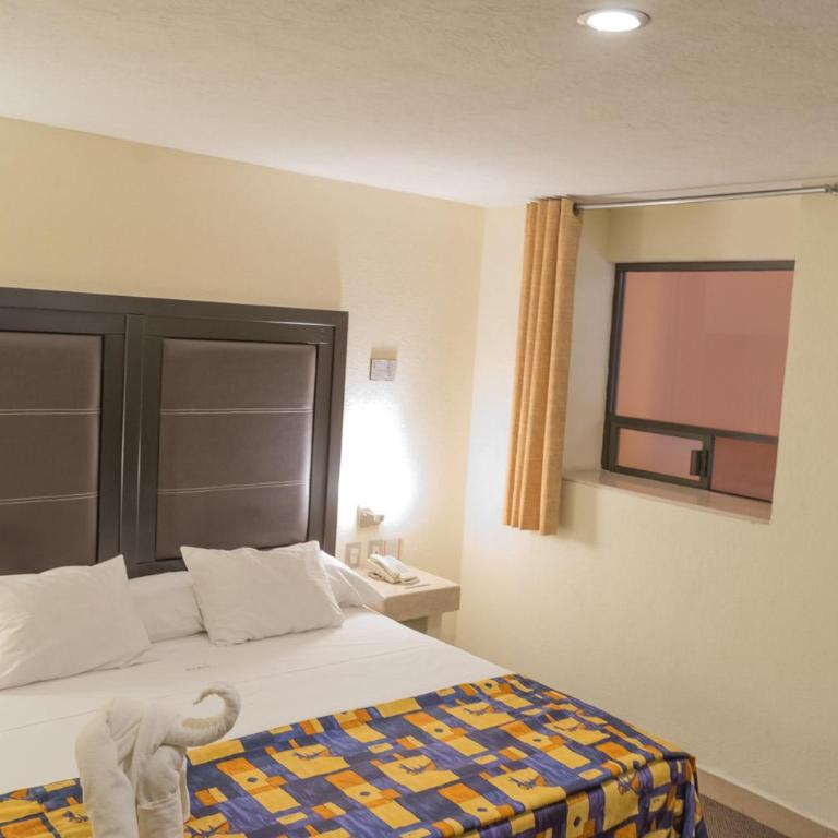 Hotel Posada Guadalupe - Habitación con cama extragrande. - 13