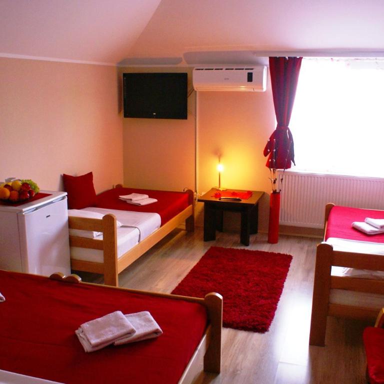 Guest House Villa Mir - Quadruple Room with Private Bathroom - 6