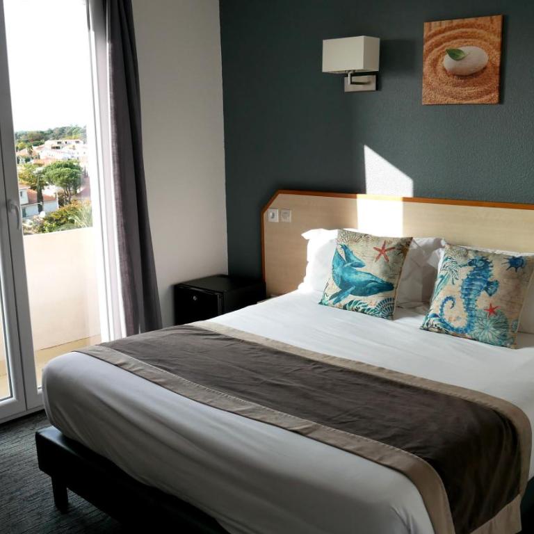 Le Regina Hôtel et restaurant Canet-plage - Chambre Double - Vue sur Montagne - 1