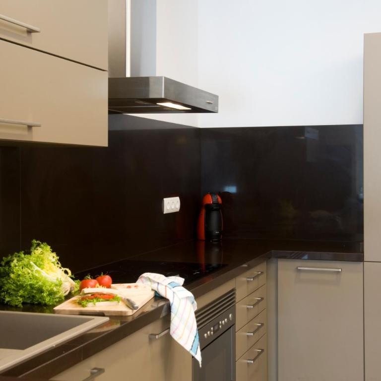 Home to Home Barcelona - Two-Bedroom Apartment - 3