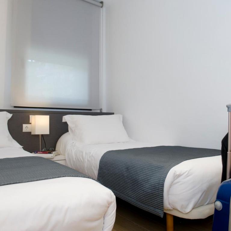 Home to Home Barcelona - Two-Bedroom Apartment - 4