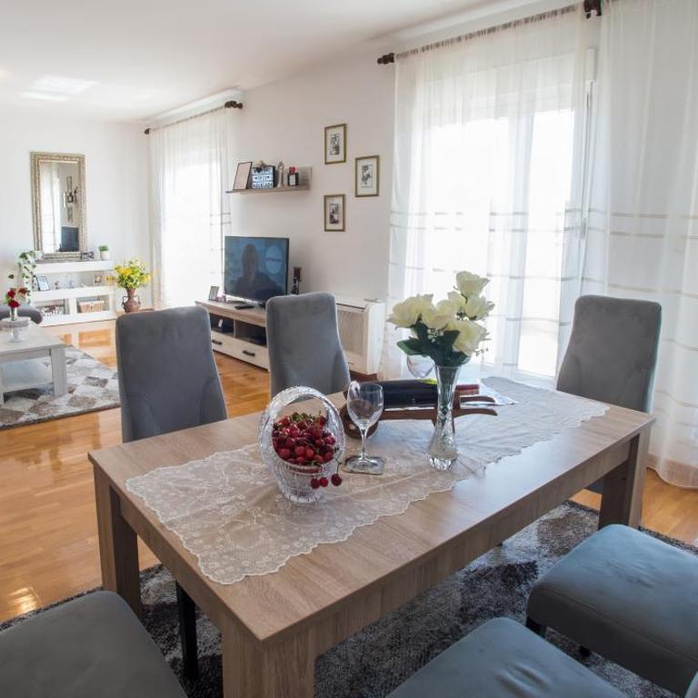 Apartment Orca Centar and free garage parking - Appartement avec Balcon - 5
