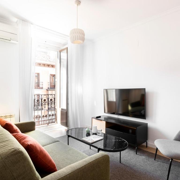 Aspasios Calle Mayor Apartments - One-Bedroom Apartment with Balcony (4 Adults) - 8