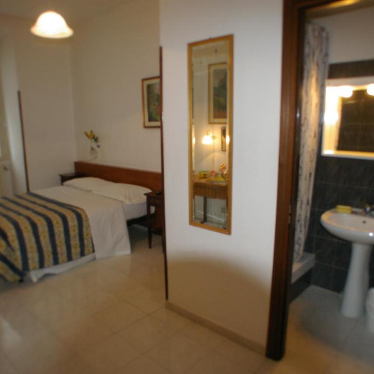 Le Rose di Bi - Camera Matrimoniale con Bagno Privato - 5