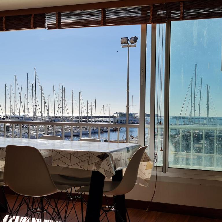 Résidence de standing la Pêcherie Spacieux T3 comme un cocon familial vue mer et sur l'avant port Sur le bout du bout de Cap d'Agde seule cap en Occitanie - Apartment with Sea View - 14