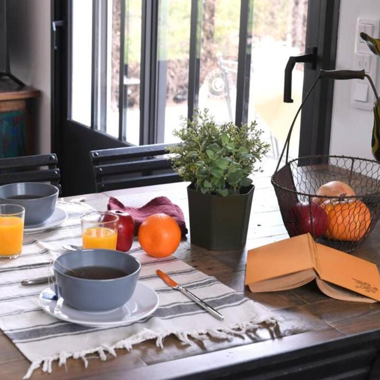 Le Galinié Chic'Art. Un bel Atelier avec Piscine - Maison 2 Chambres - 23